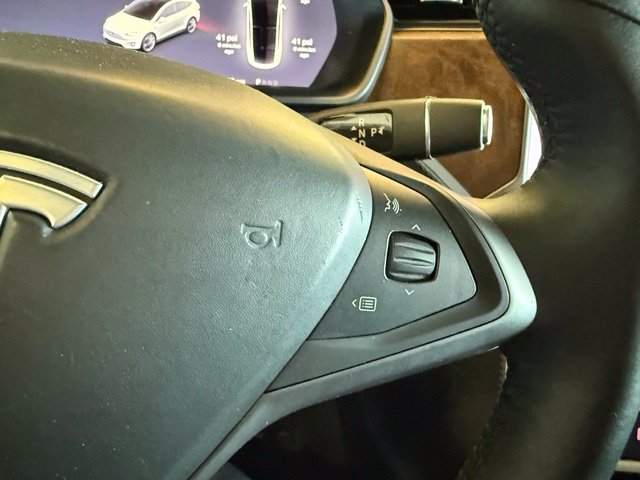 Tesla Model X photo 17