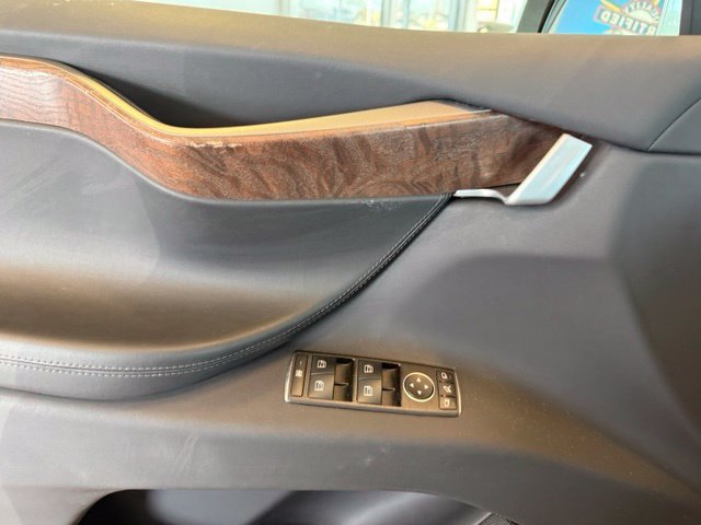Tesla Model X photo 19