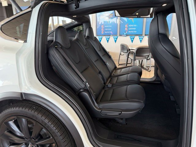 Tesla Model X photo 23