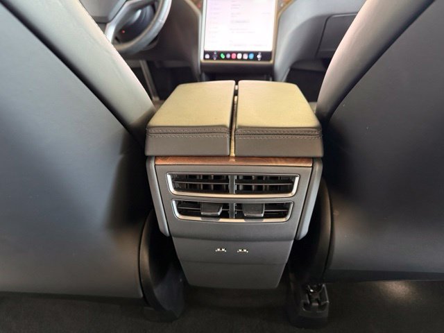 Tesla Model X photo 24