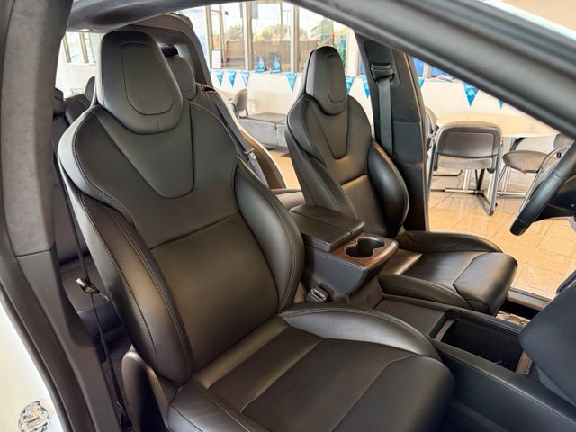 Tesla Model X photo 26