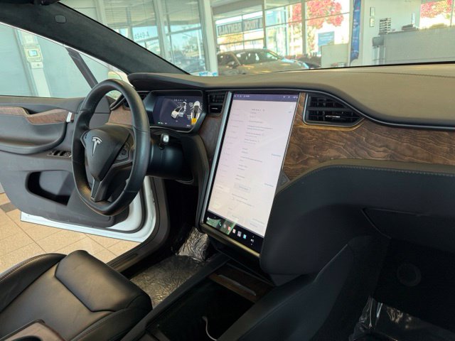 Tesla Model X photo 27