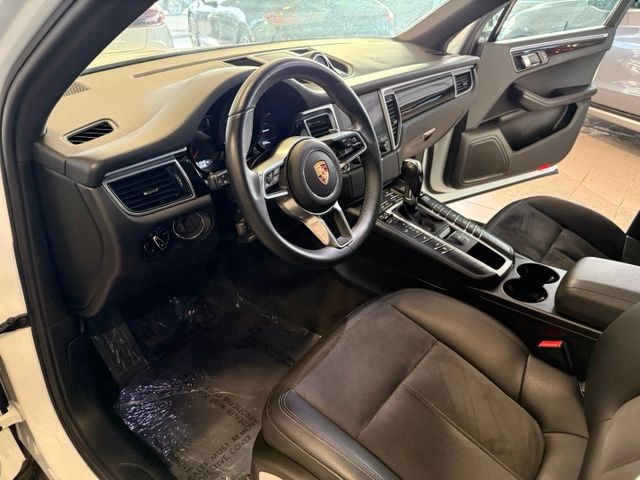 Porsche Macan photo 2