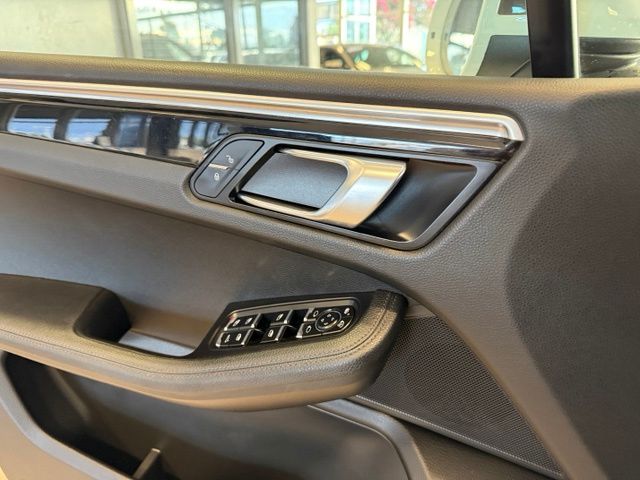 Porsche Macan photo 19
