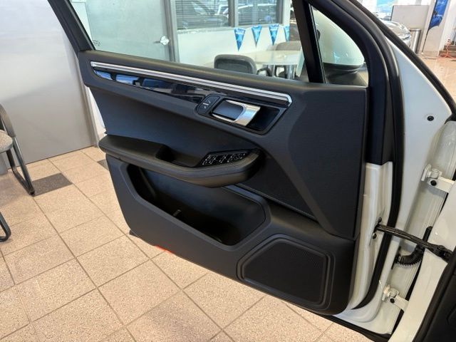 Porsche Macan photo 20