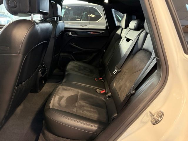 Porsche Macan photo 21