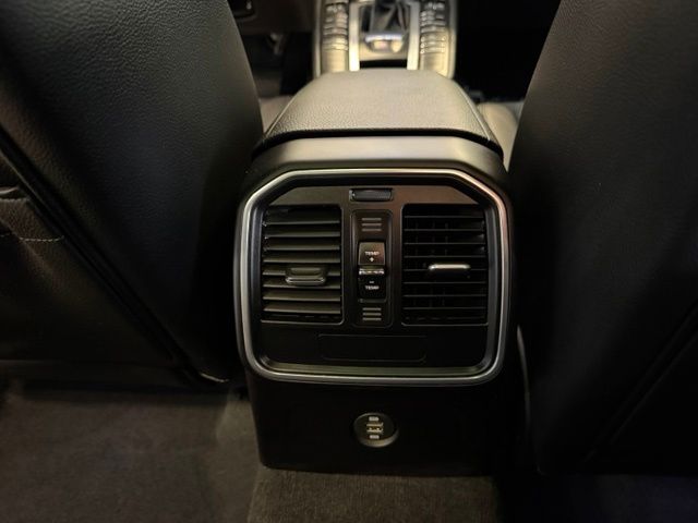 Porsche Macan photo 24
