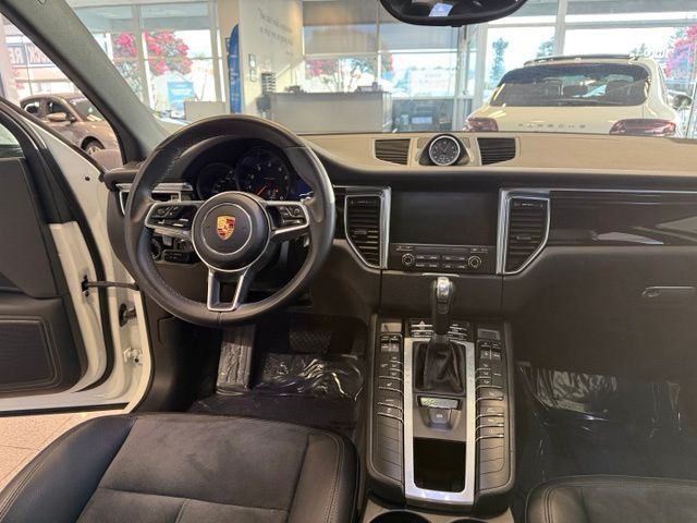 Porsche Macan photo 25