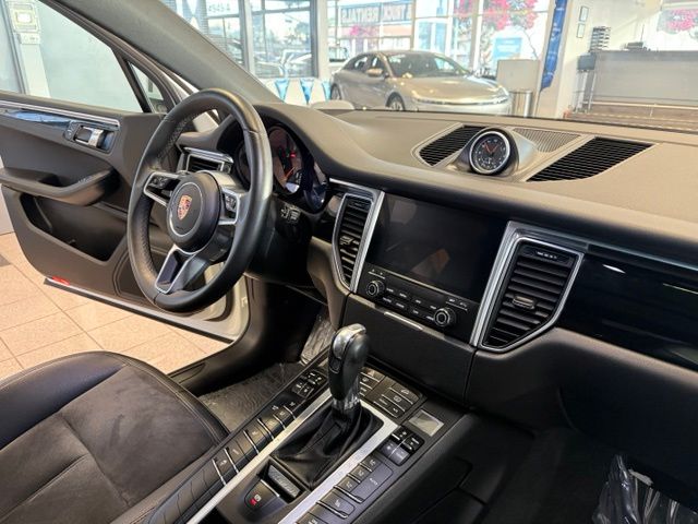 Porsche Macan photo 28