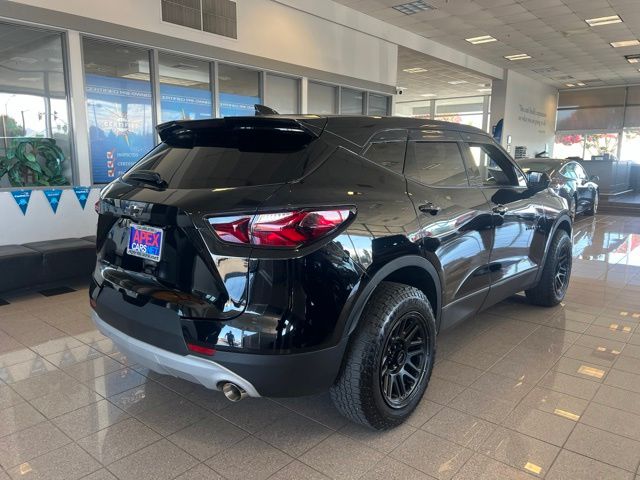 Chevrolet Blazer photo 2