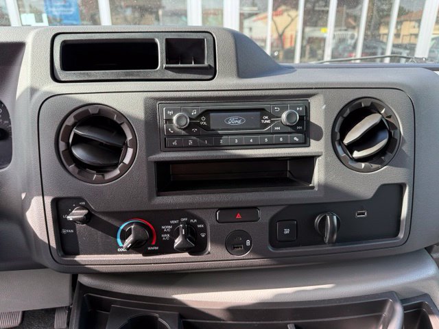 Ford E-Series Cutaway photo 14