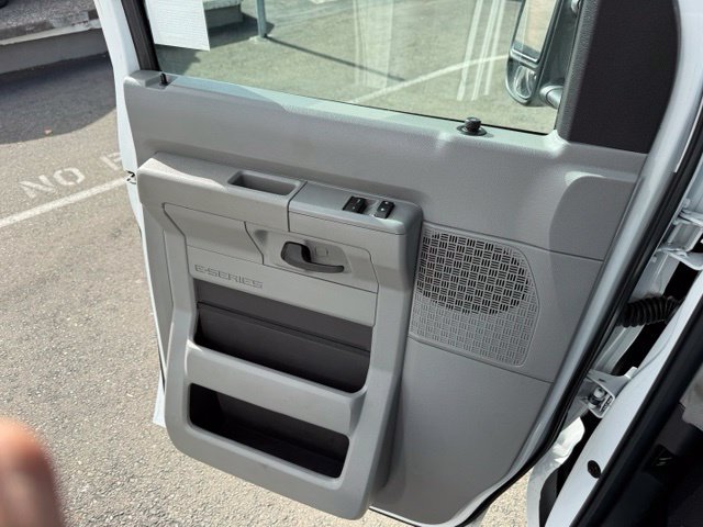 Ford E-Series Cutaway photo 18