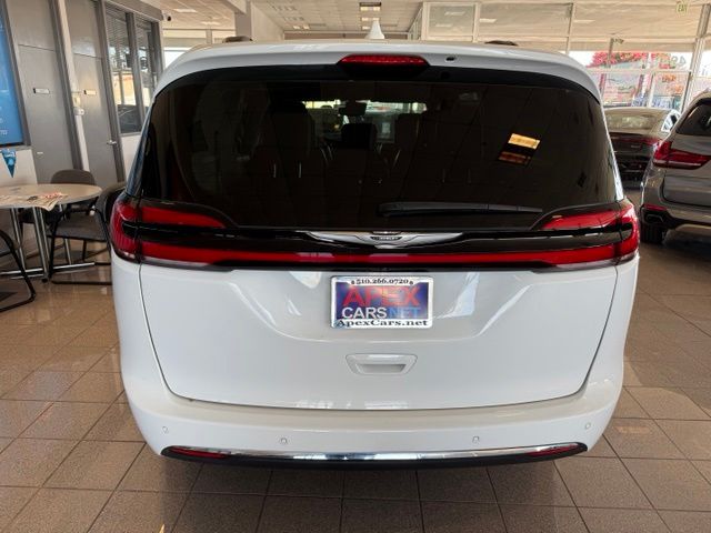Chrysler Pacifica photo 5