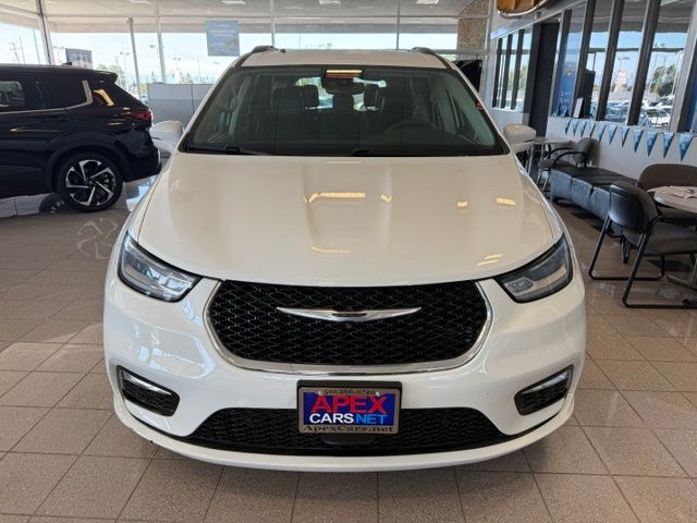 Chrysler Pacifica photo 8