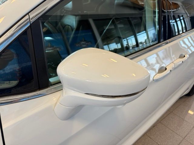 Chrysler Pacifica photo 12