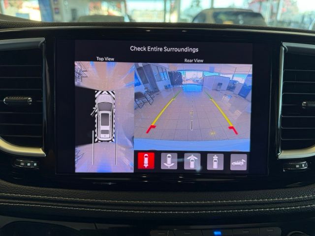 Chrysler Pacifica photo 15