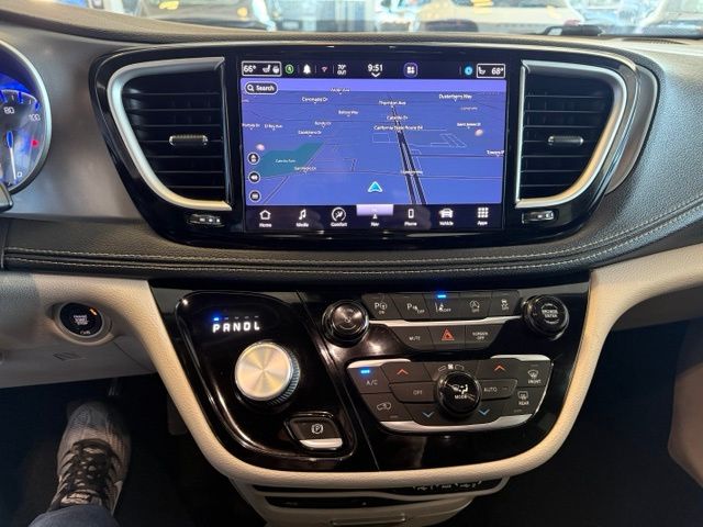 Chrysler Pacifica photo 17