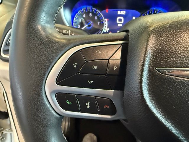 Chrysler Pacifica photo 19