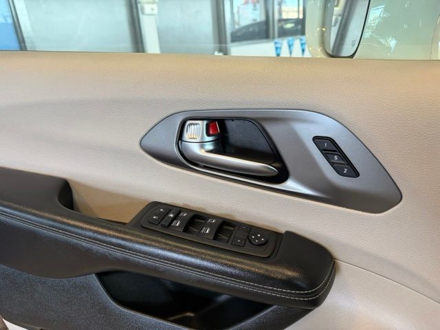 Chrysler Pacifica photo 20