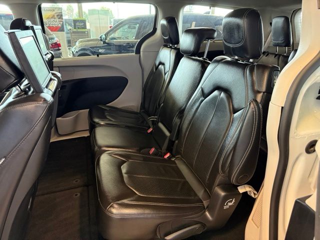 Chrysler Pacifica photo 22