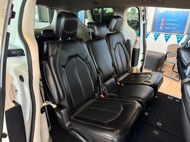Chrysler Pacifica photo 24