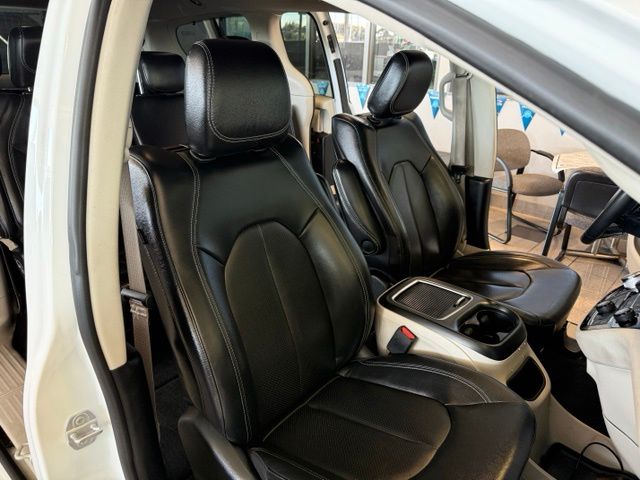 Chrysler Pacifica photo 28