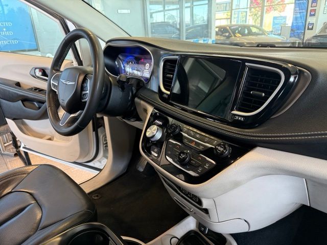 Chrysler Pacifica photo 29