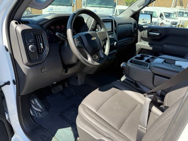 Chevrolet Silverado photo 2