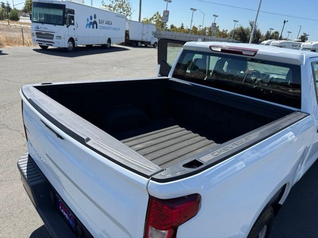 Chevrolet Silverado photo 23