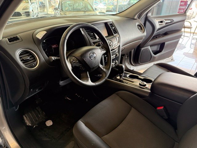 Nissan Pathfinder photo 2