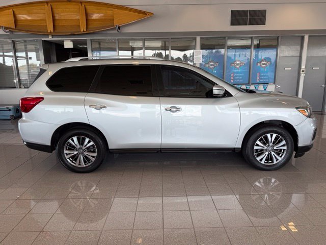 Nissan Pathfinder photo 3