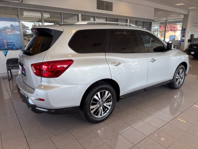 Nissan Pathfinder photo 4