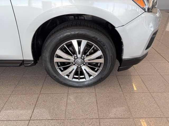 Nissan Pathfinder photo 11