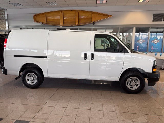 Chevrolet Express photo 3