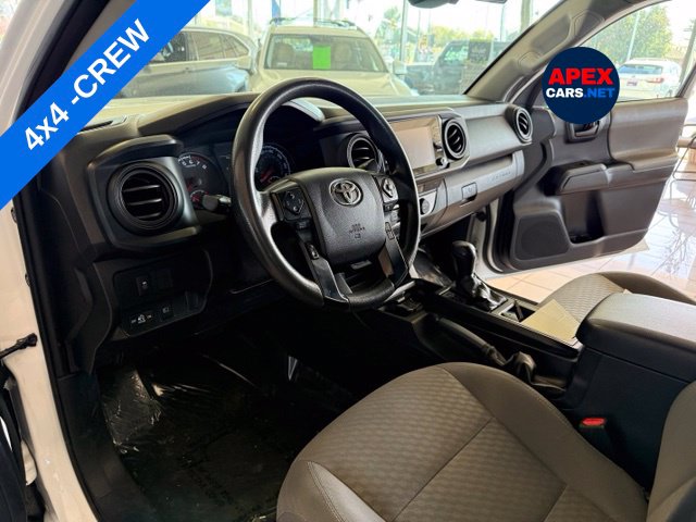 Toyota Tacoma photo 2