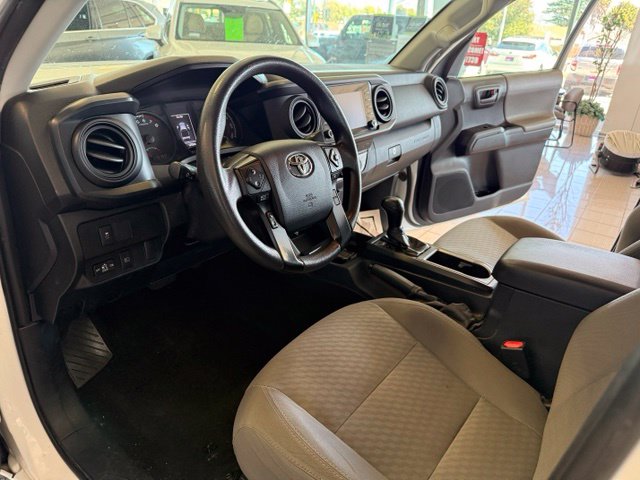Toyota Tacoma photo 2
