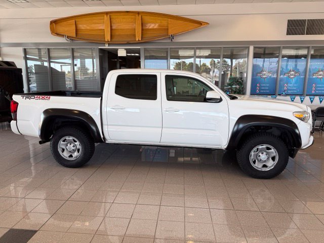 Toyota Tacoma photo 3