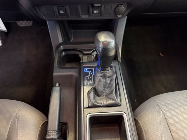 Toyota Tacoma photo 17