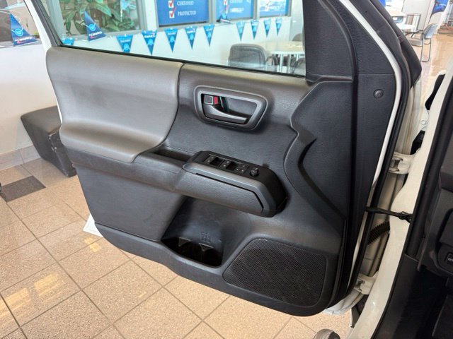 Toyota Tacoma photo 21