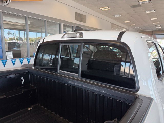 Toyota Tacoma photo 24