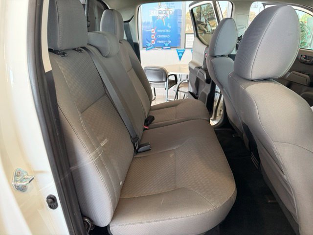 Toyota Tacoma photo 25
