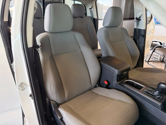 Toyota Tacoma photo 27