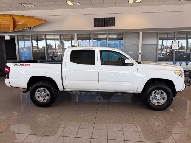 Toyota Tacoma photo 3
