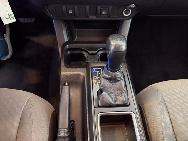 Toyota Tacoma photo 17