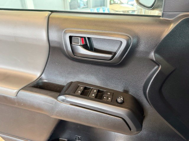 Toyota Tacoma photo 21