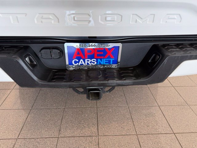 Toyota Tacoma photo 24