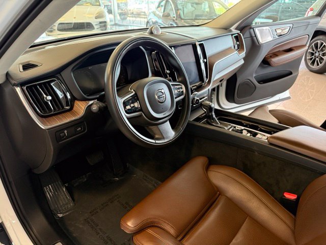 Volvo XC60 photo 2