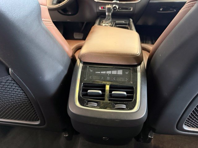 Volvo XC60 photo 25