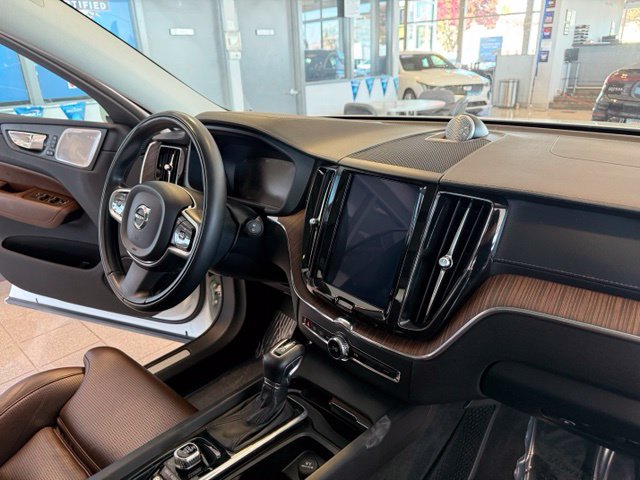Volvo XC60 photo 29