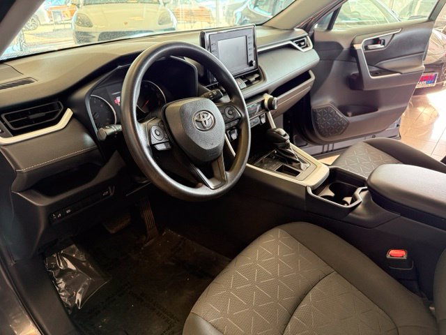 Toyota RAV4 photo 2